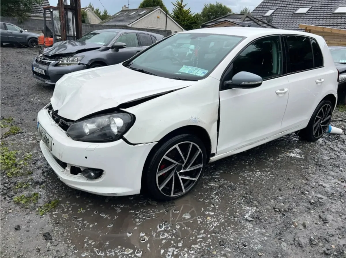 2011 Golf 1.6 tdi Match model only 220 kms - Image 4