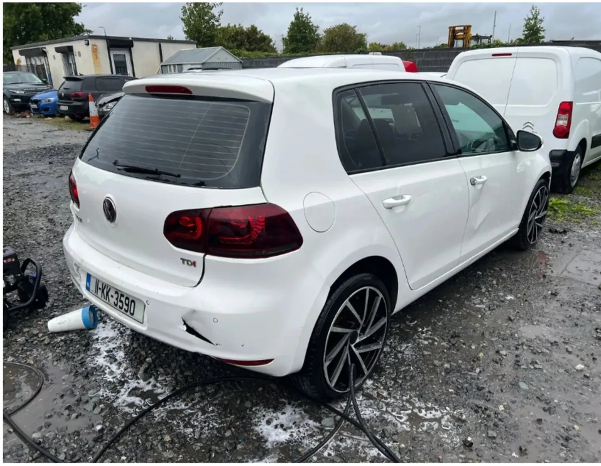 2011 Golf 1.6 tdi Match model only 220 kms - Image 1