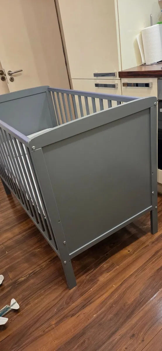Baby Elegance Elle Cot Grey with mattress and Clev - Image 4