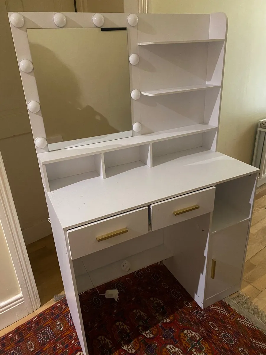 Desk/vanity