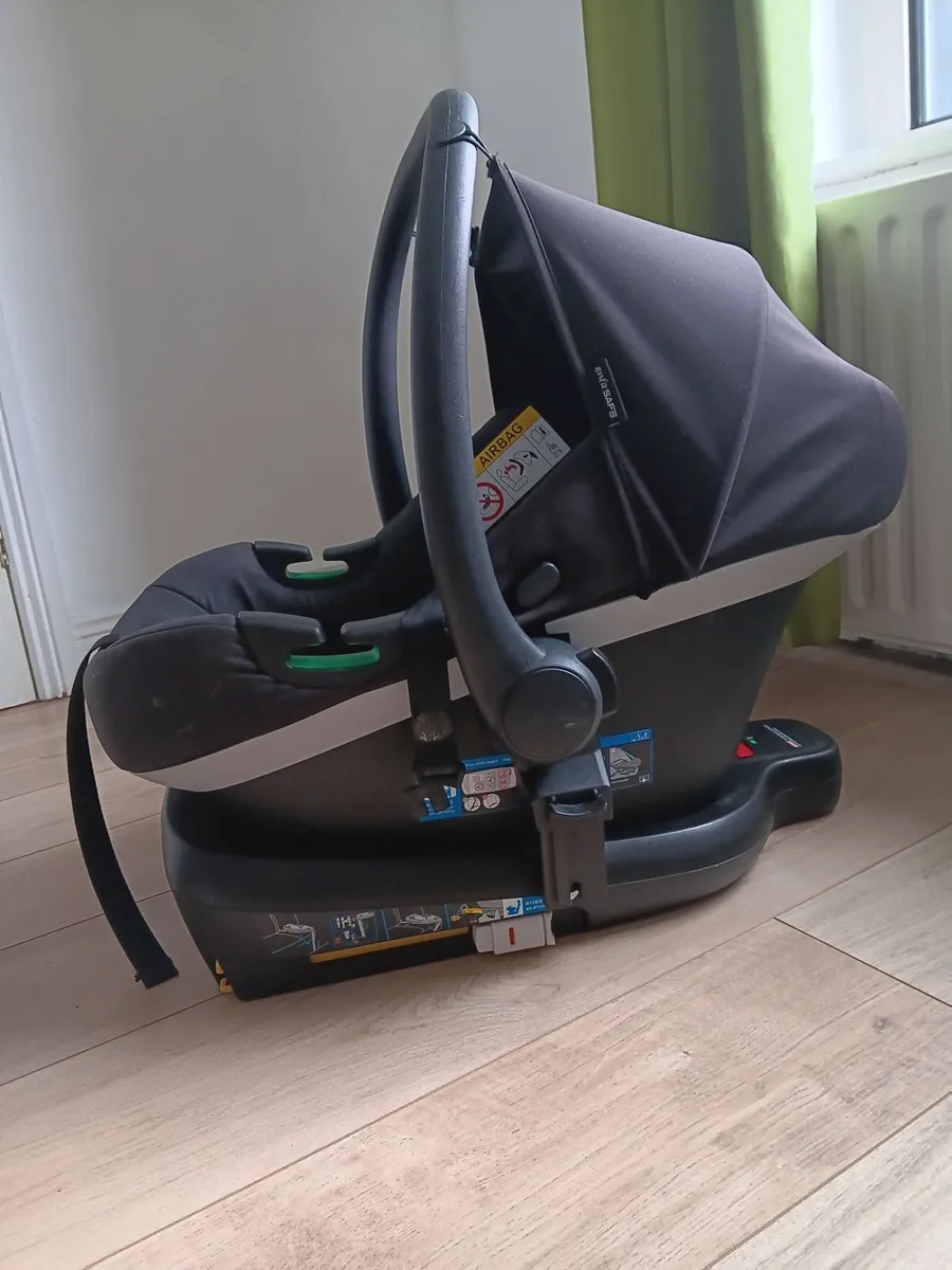 Buggy/pram & carseat set - Image 2