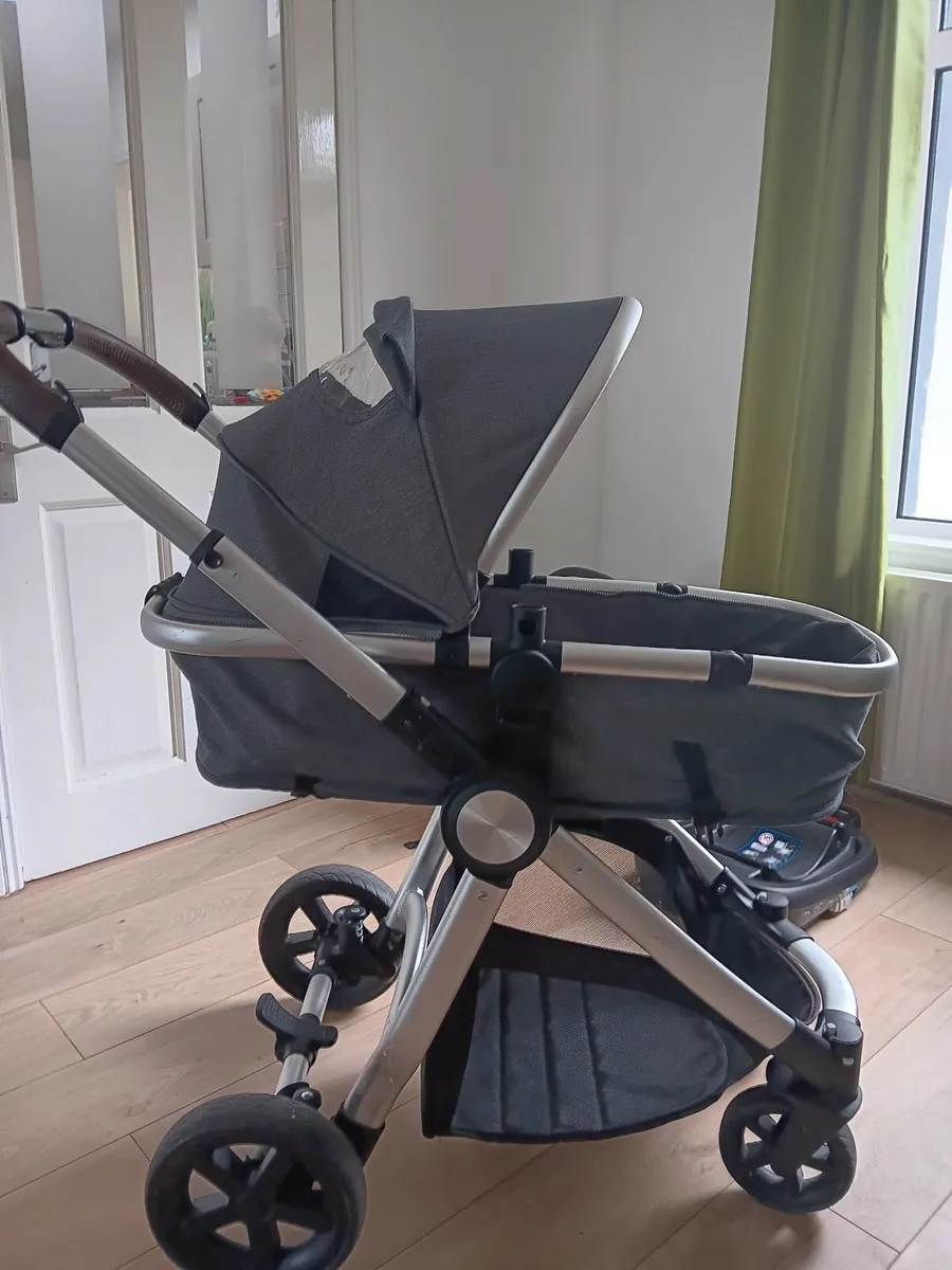 Buggy/pram & carseat set - Image 4
