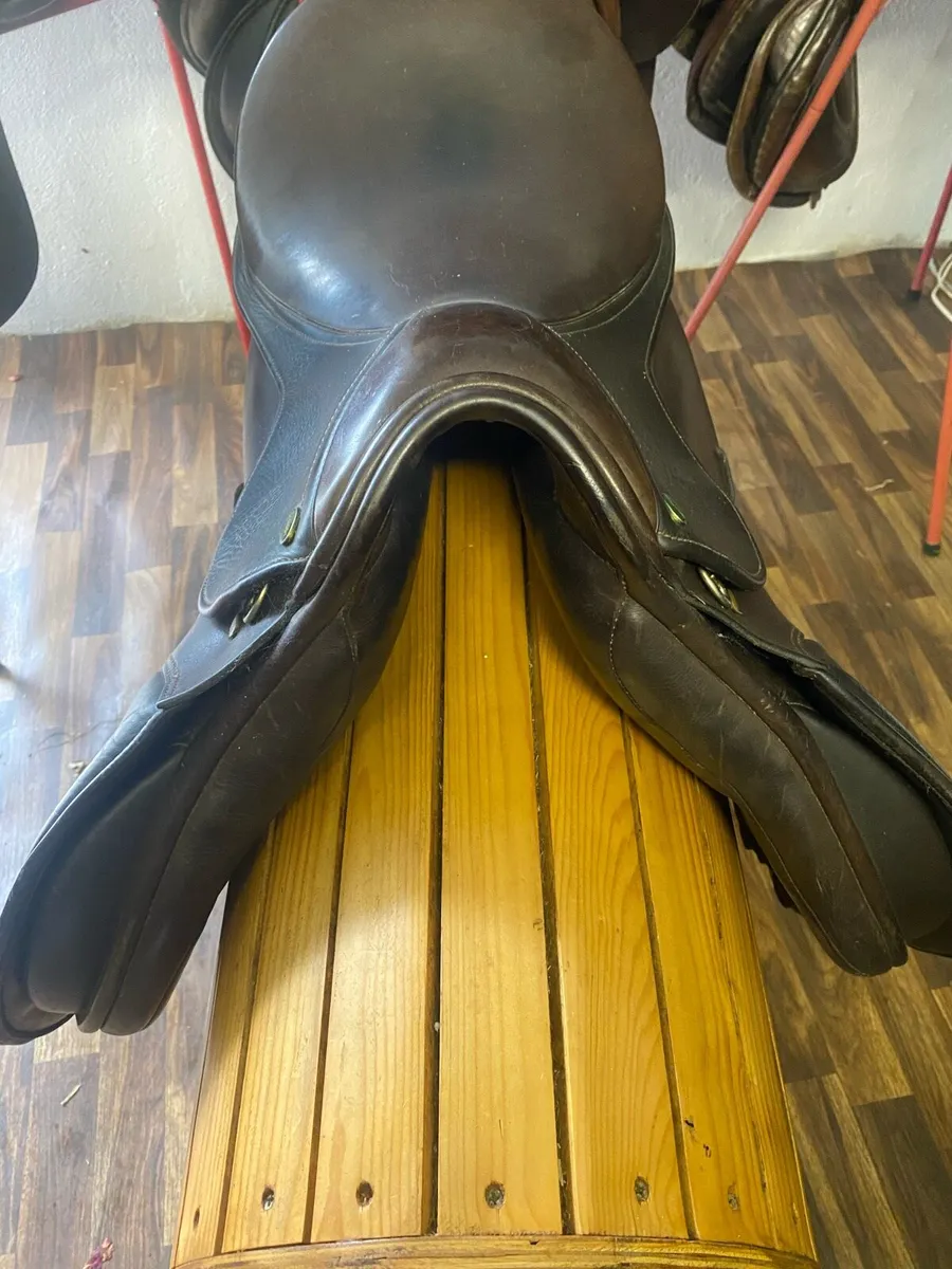 Manor saddle 17.5-18” as new Leather saddle - Image 2