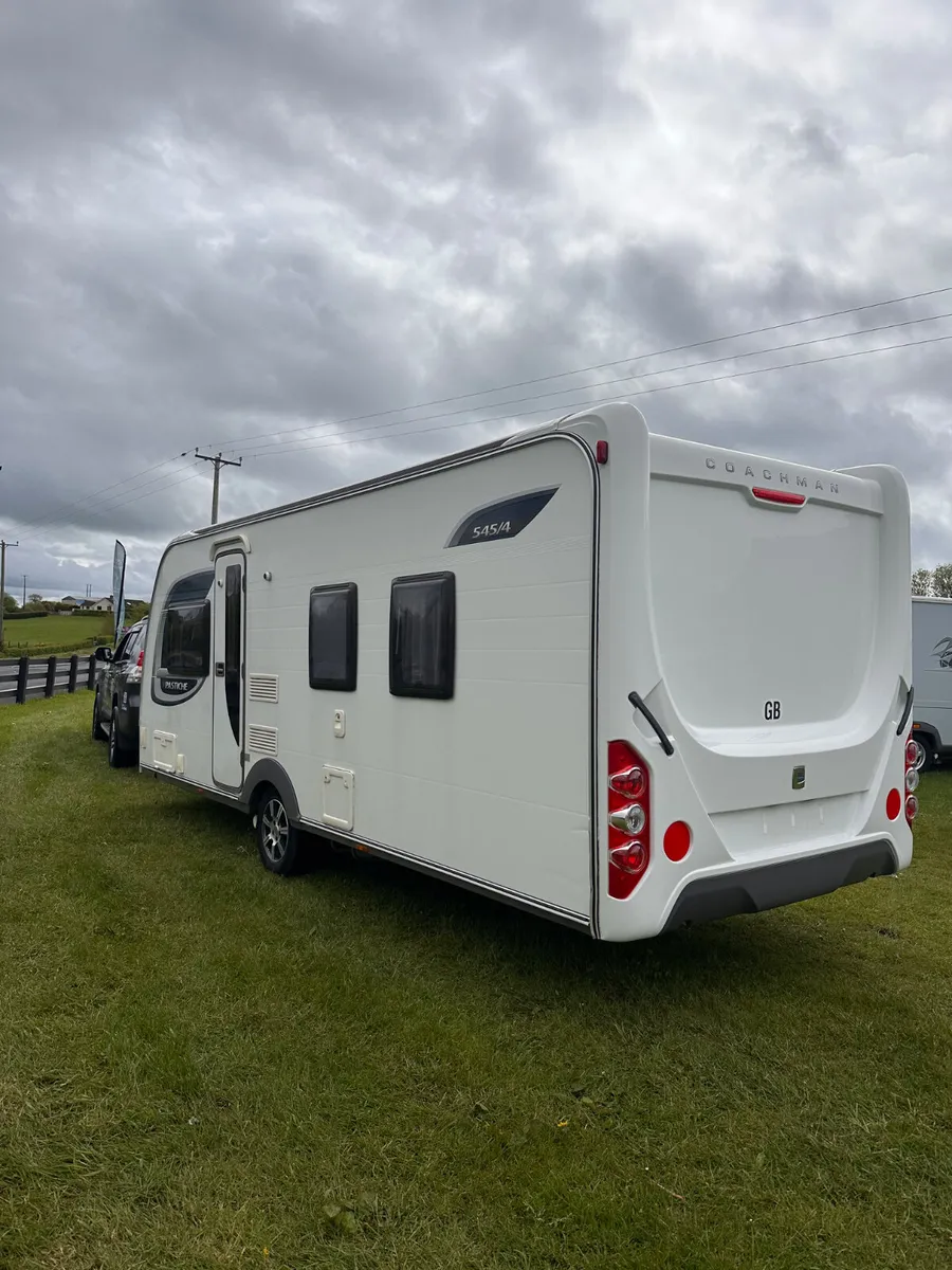 ✨STUNNING COACHMAN PASTICHE 4 BERTH ISLAND BED✨ - Image 2