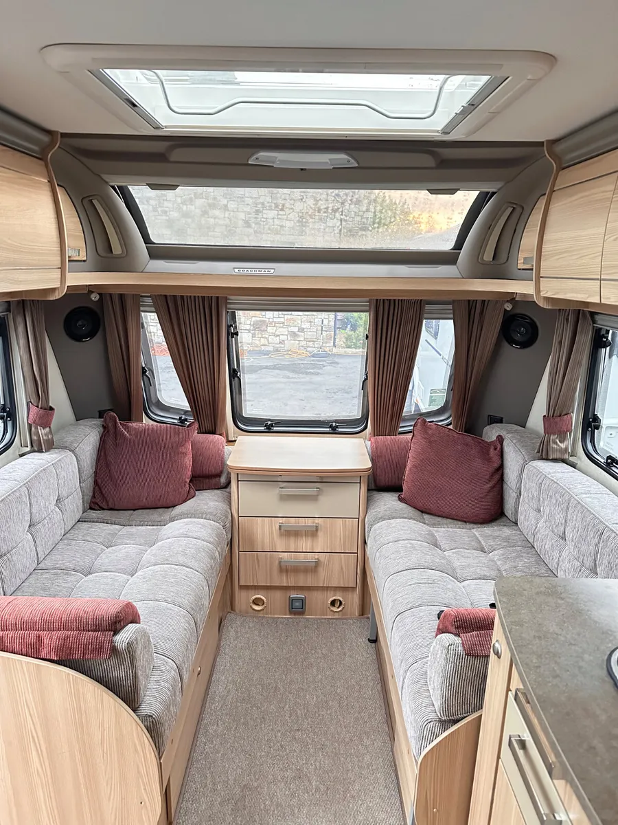 ✨STUNNING COACHMAN PASTICHE 4 BERTH ISLAND BED✨ - Image 4