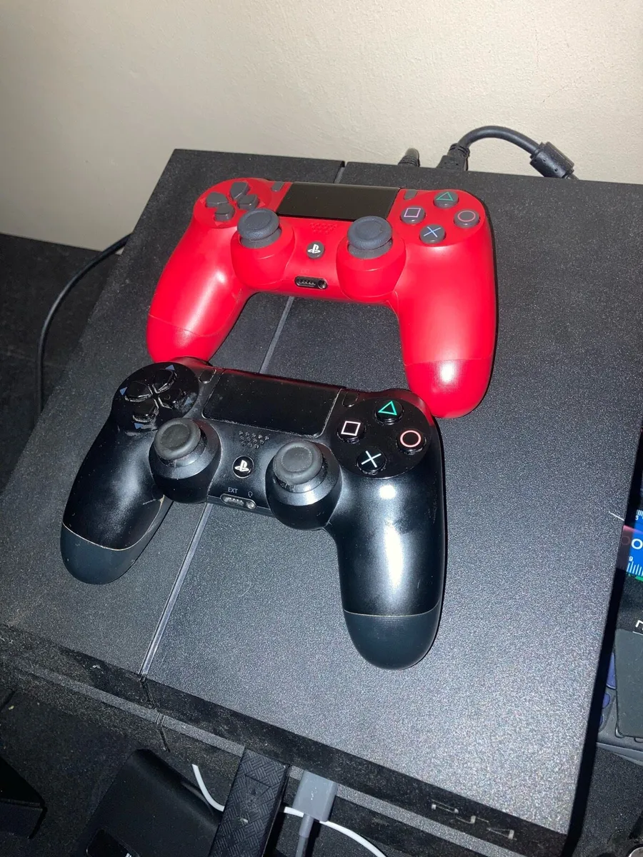 Playstation 4 w/ controllers - Image 1