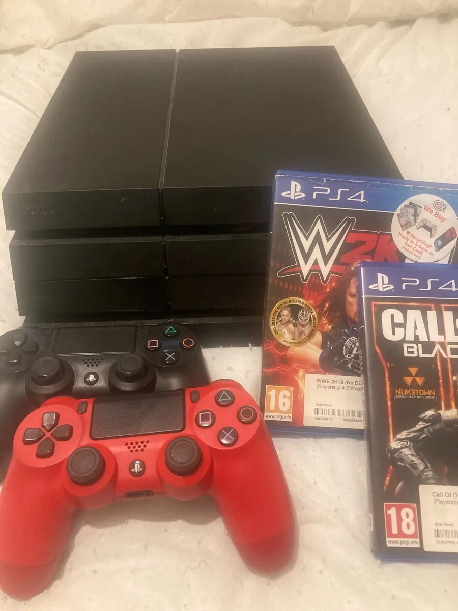 Playstation 4 w/ controllers - Image 3