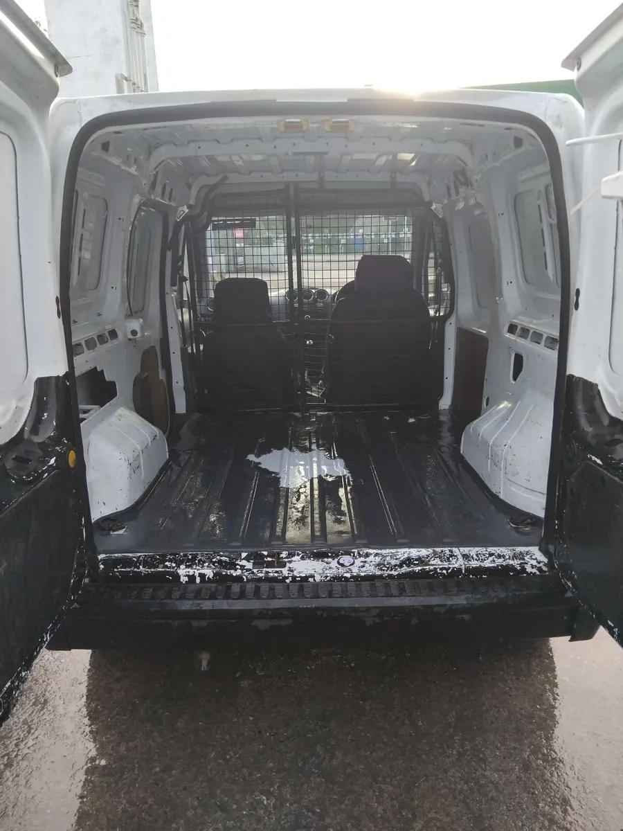Ford Transit Connect - Image 4