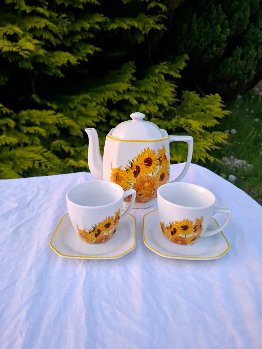 China sunflowers tea set postage possible - Image 1