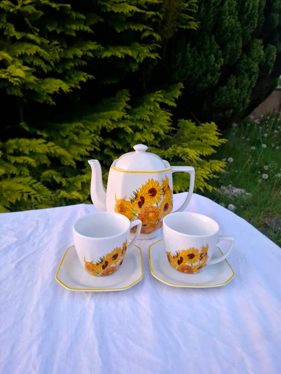 China sunflowers tea set postage possible - Image 2