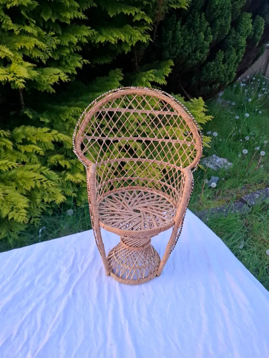 40cm rattan stand postage possible - Image 1