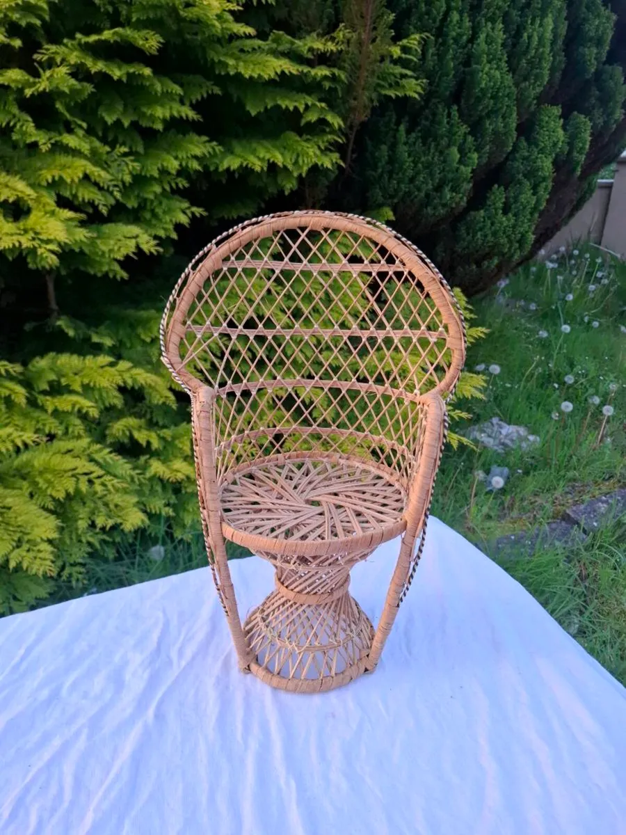 40cm rattan stand postage possible - Image 2