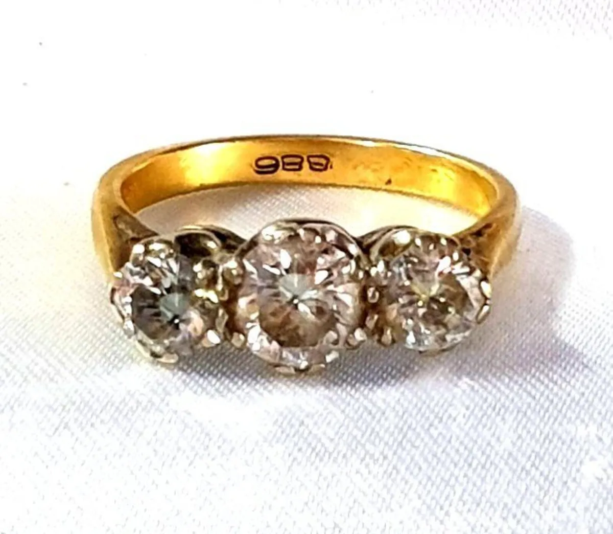 Vintage 24ct Gold Diamond Trilogy Ring - Image 1