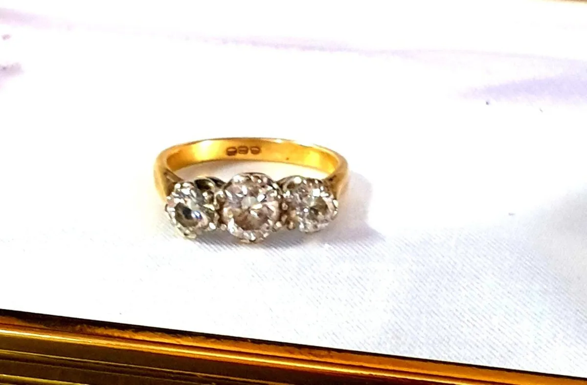Vintage 24ct Gold Diamond Trilogy Ring - Image 2