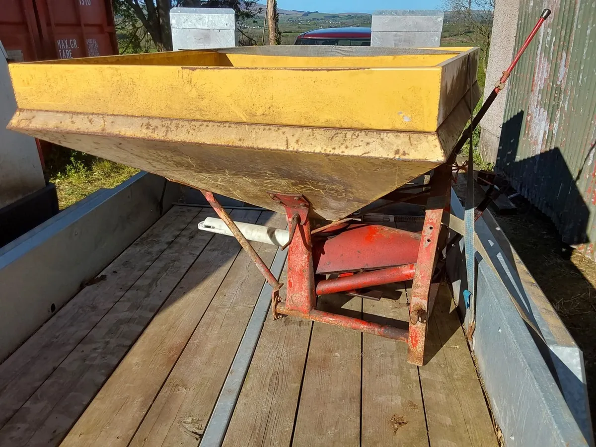 Fertiliser spreader - Image 4