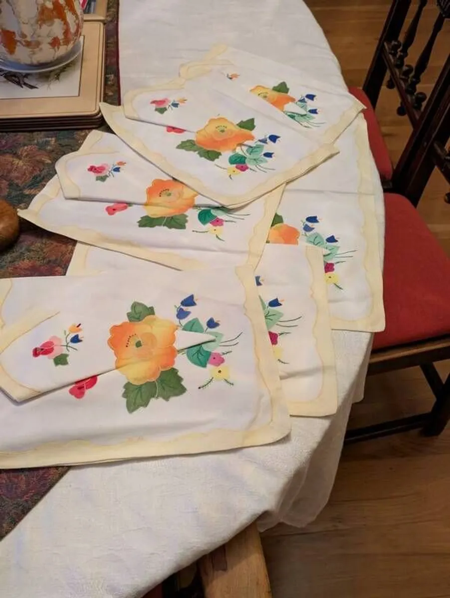 Vintage linen placemats - Image 2