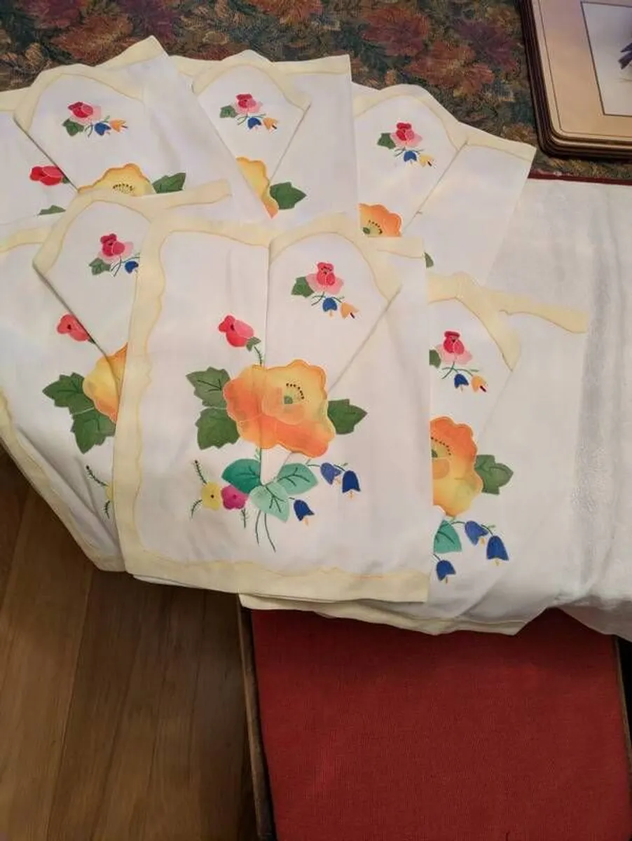 Vintage linen placemats - Image 1