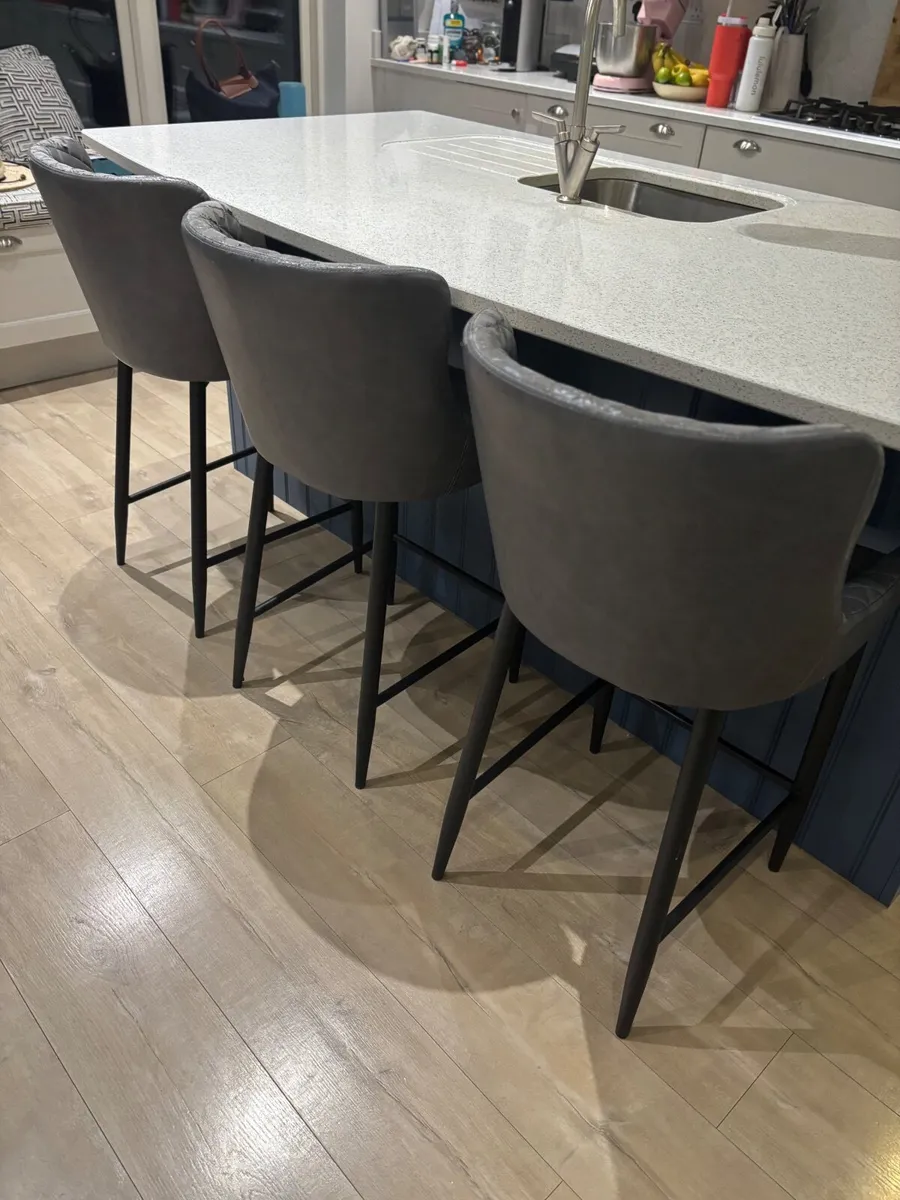 6 grey dining chairs & 3 matching bar stools - Image 3