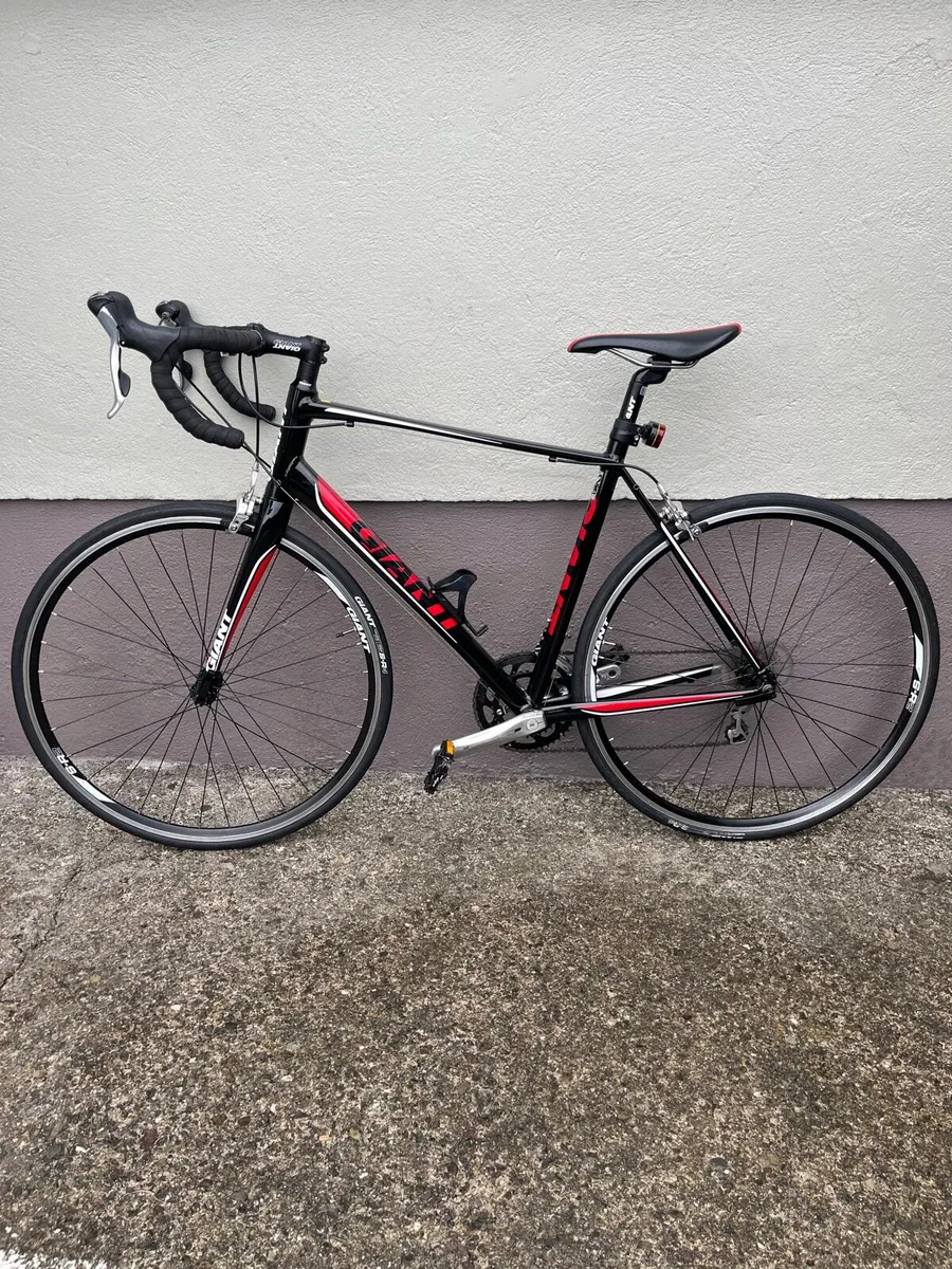 Giant Defy , Road bike. - Image 3