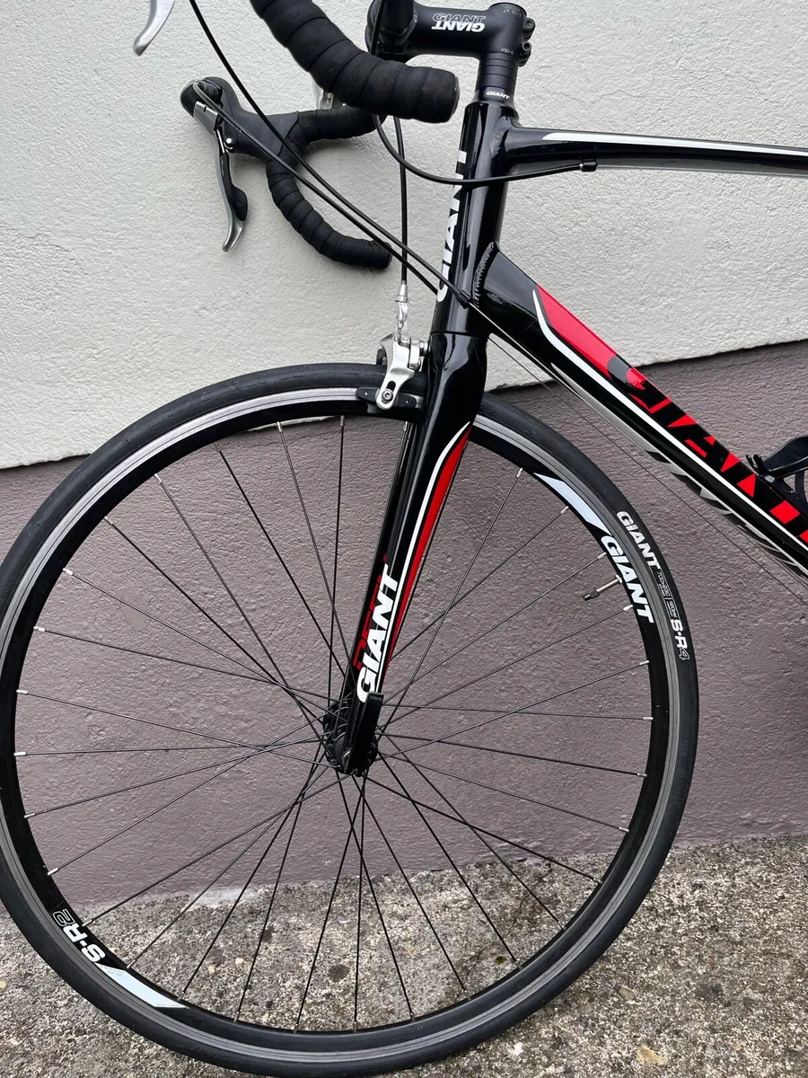 Giant Defy , Road bike. - Image 4