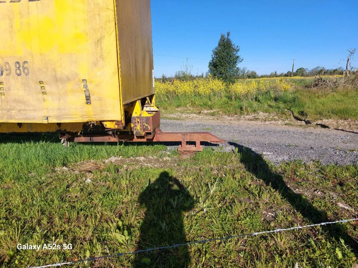 Trailers - Image 2