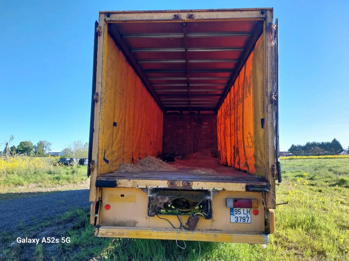 Trailers - Image 3
