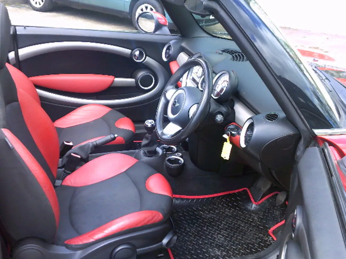 2009  MINI COOPER --CONVERTIBLE - Image 4