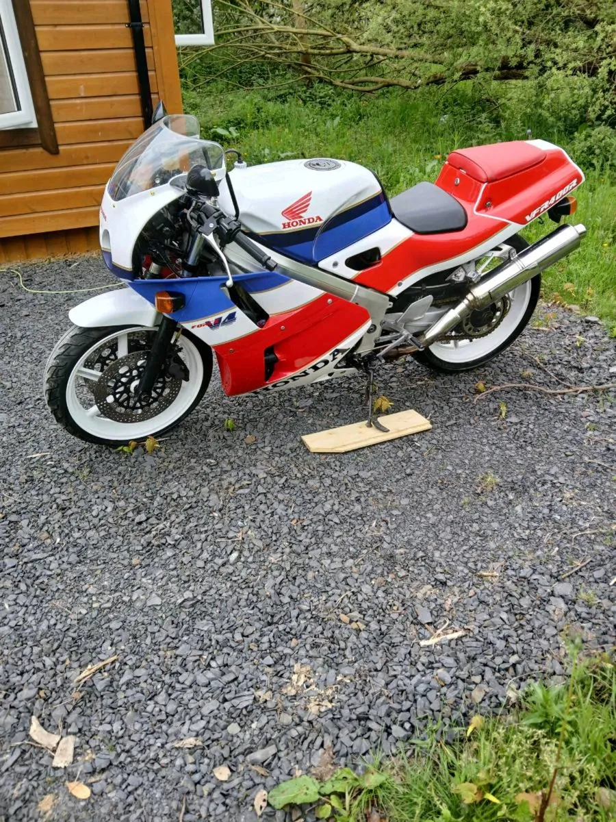Honda VFR 400 NC 30 only 7000 miles RARE 1990 - Image 2