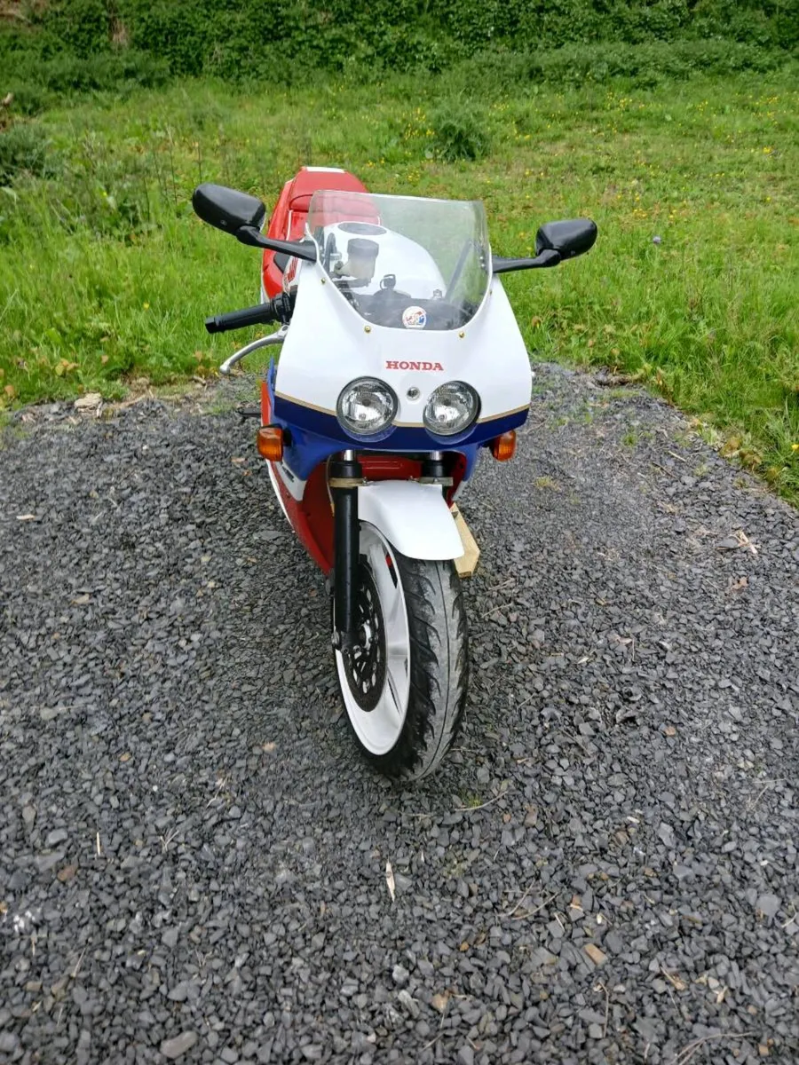 Honda VFR 400 NC 30 only 7000 miles RARE 1990 - Image 4