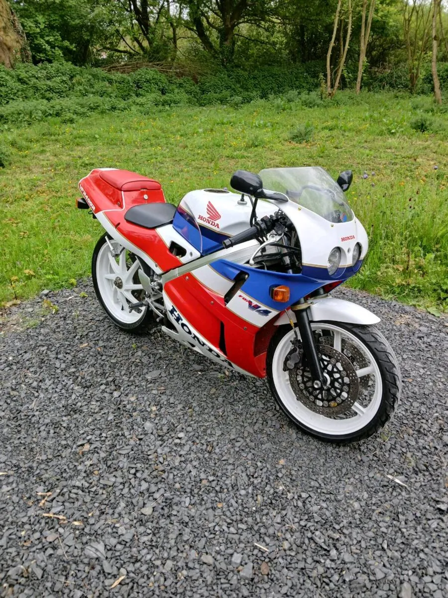 Honda VFR 400 NC 30 only 7000 miles RARE 1990 - Image 3