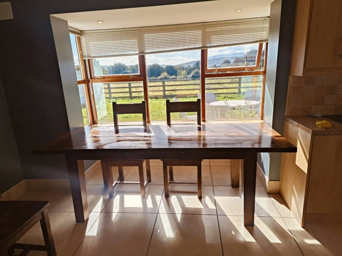 Table and 5 chairs - Image 3