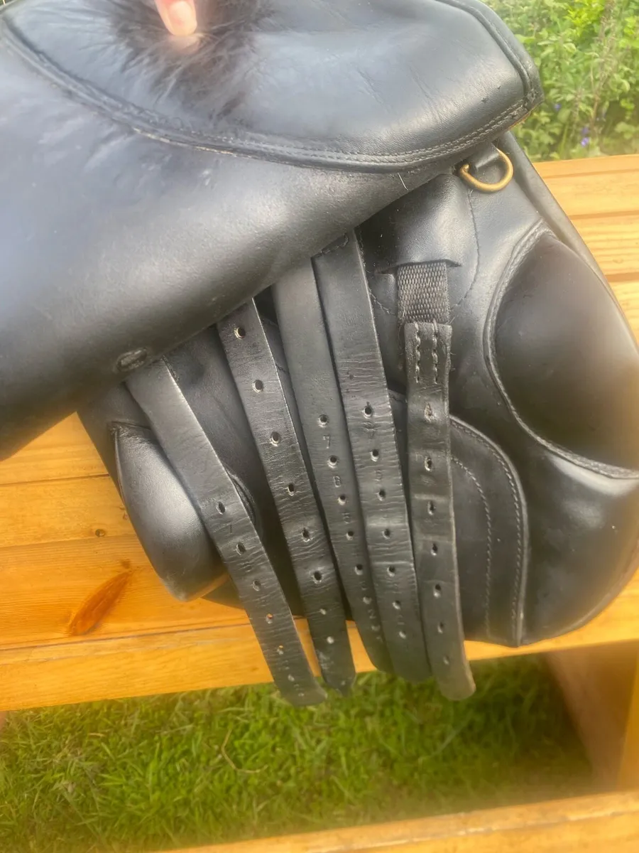 Ideal jump saddle 17.5 black leather - Image 3