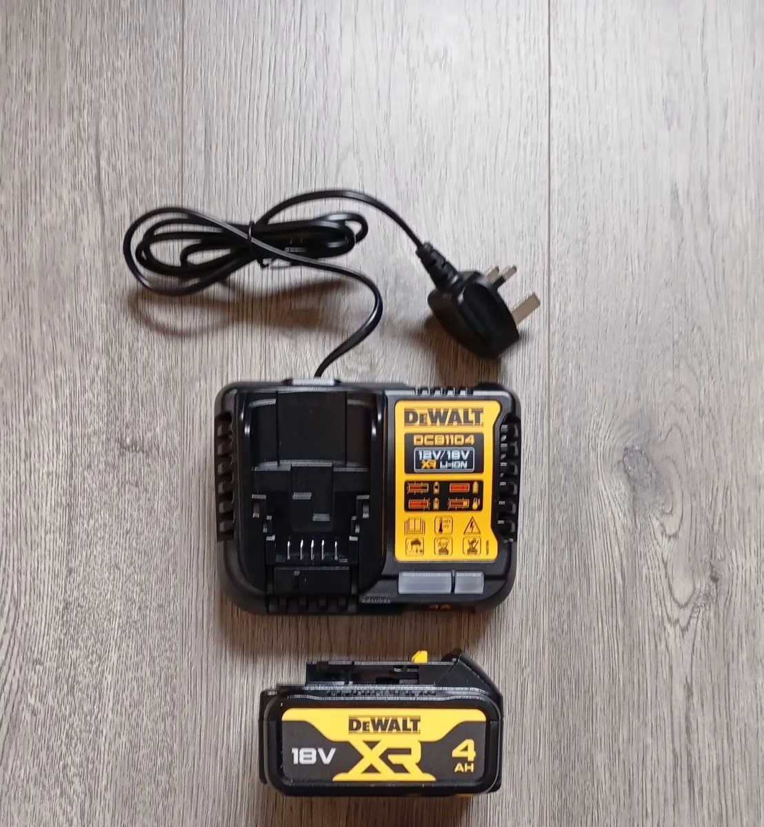 DeWalt 4ah Battery and Charger (New)