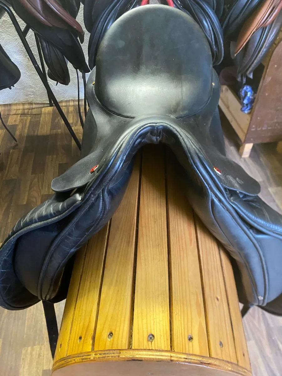 Albion dressage black Leather saddle - Image 3