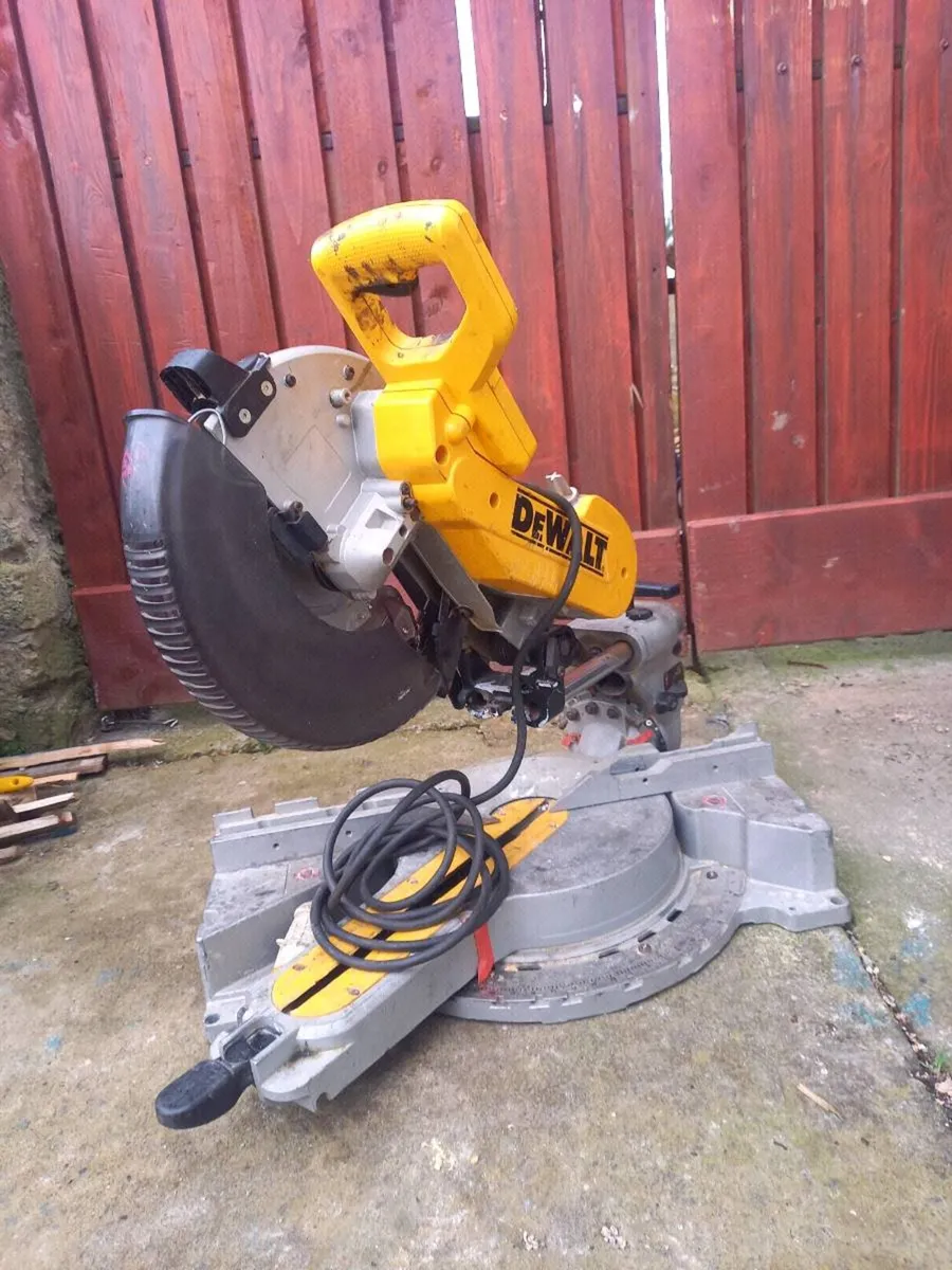 DeWalt 12 Inch Chopsaw - Image 3