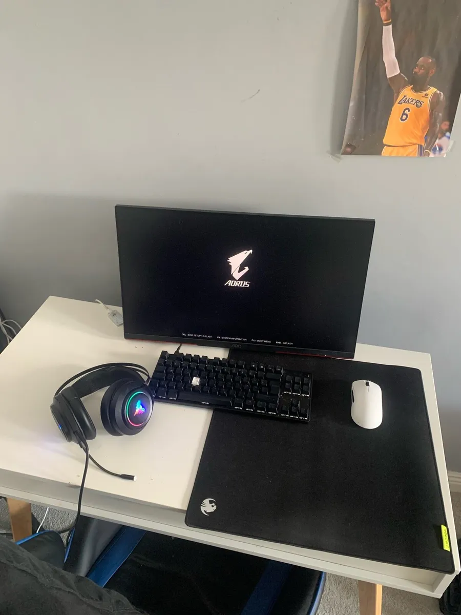 Gaming pc and setup - Image 1