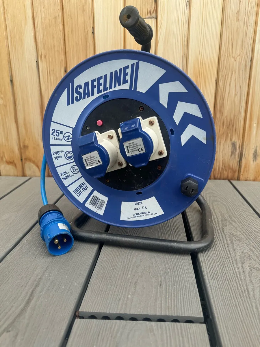 Safeline Blue Artic Cable Reel With 16 A Plug -25m - Image 1