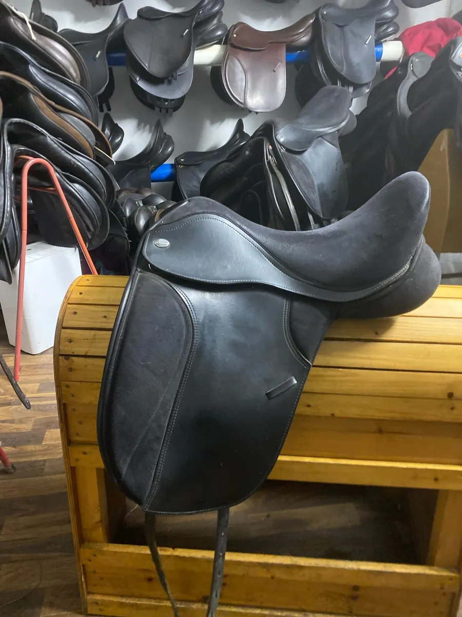 Thorowgood saddle T4 adjustable 17.5 dressage - Image 1