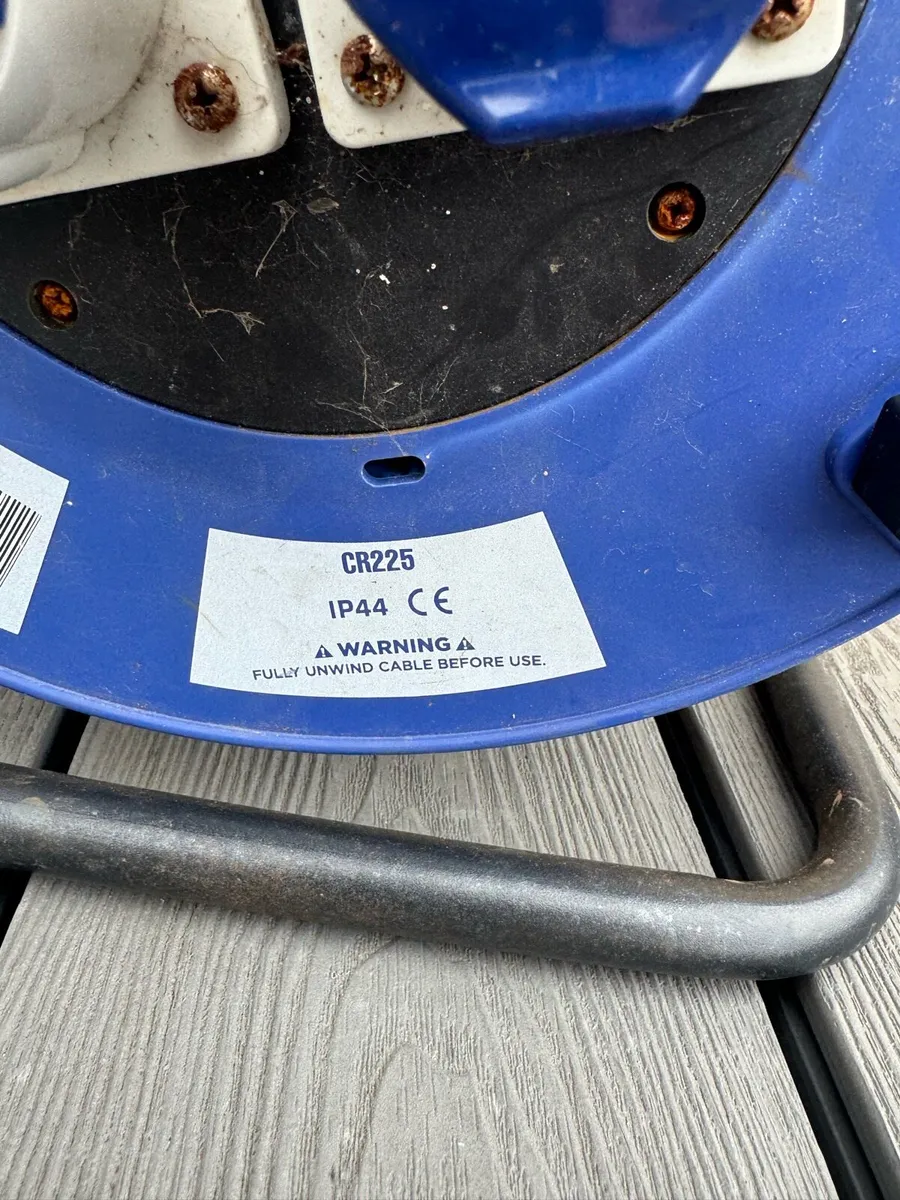 Safeline Blue Artic Cable Reel With 16 A Plug -25m - Image 3