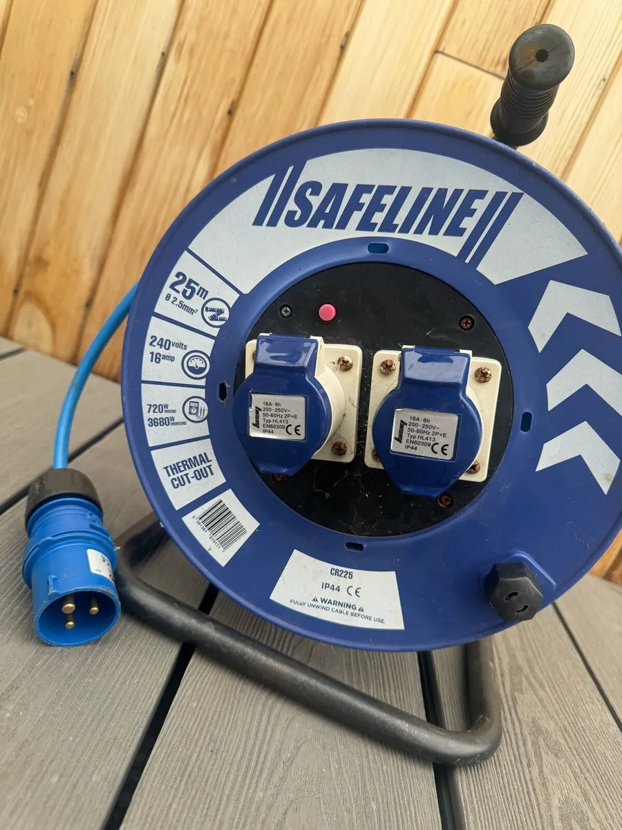 Safeline Blue Artic Cable Reel With 16 A Plug -25m - Image 4