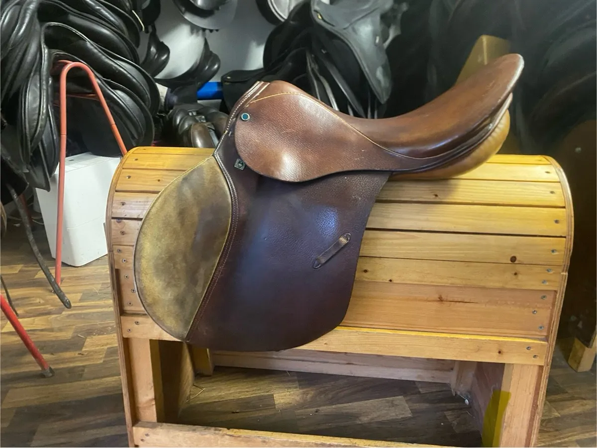17.5-18” brown Leather Stubben  saddle - Image 2
