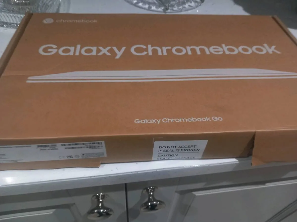 Galaxy chromebook - Image 2