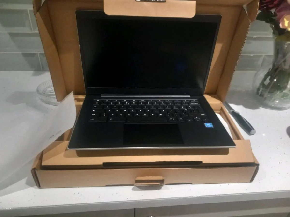 Galaxy chromebook - Image 3