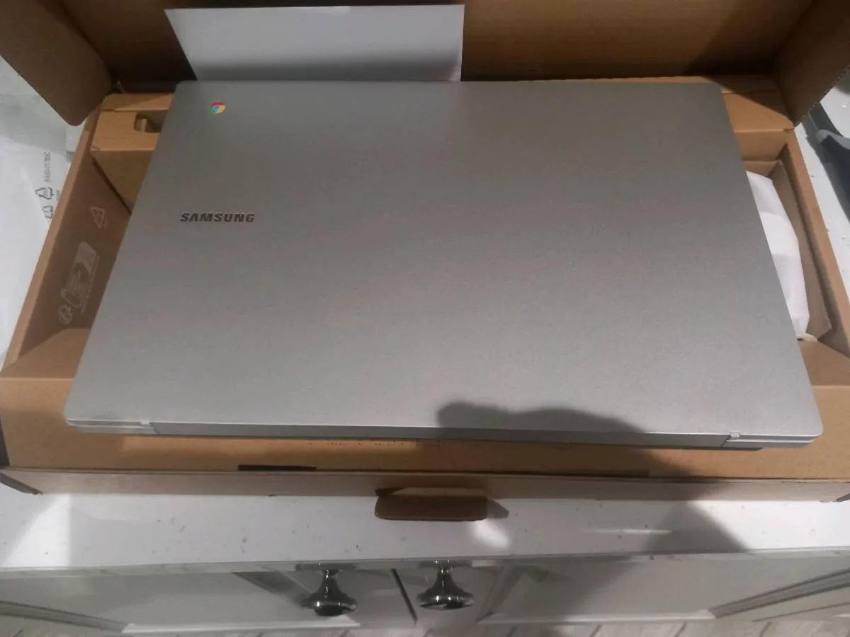 Galaxy chromebook - Image 4