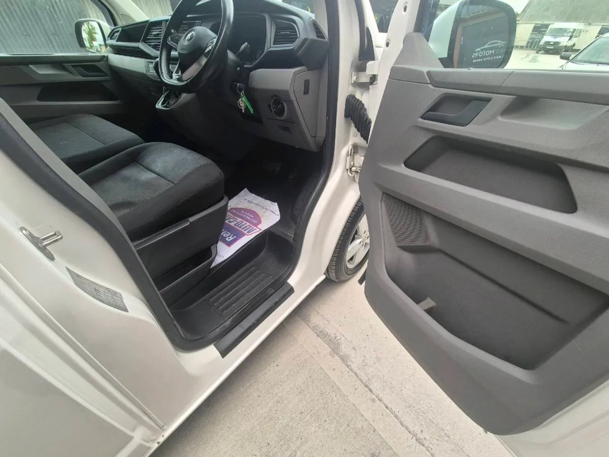 VW Transporter T6 ( automatic !!! ) VAT REGISTERED - Image 4