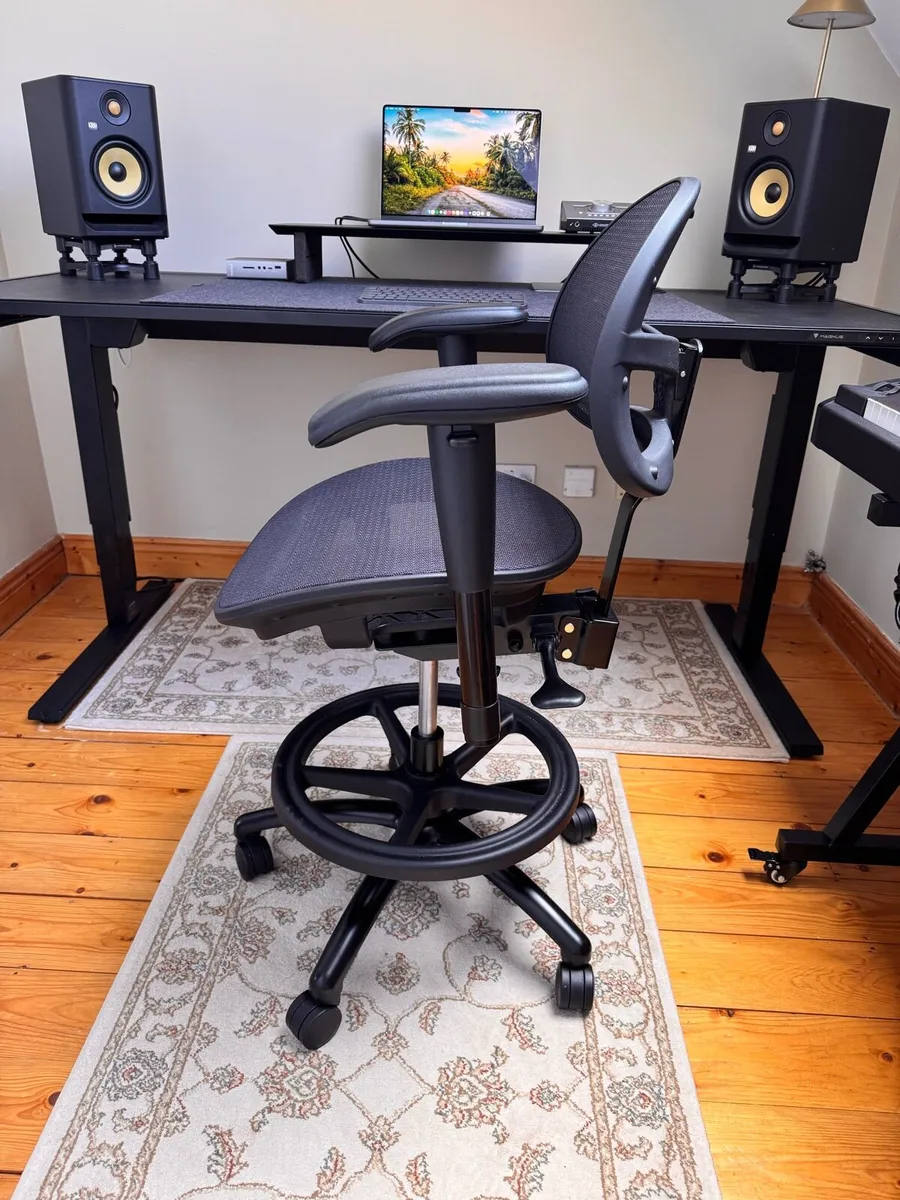 Stealth Pro Executive Chair - Image 3