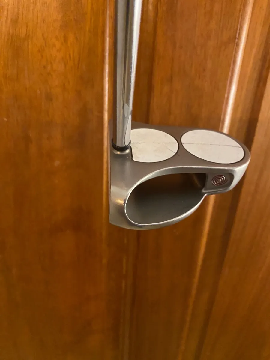 Odyssey 2 ball Centre Shaft Putter 33 inch - Image 2
