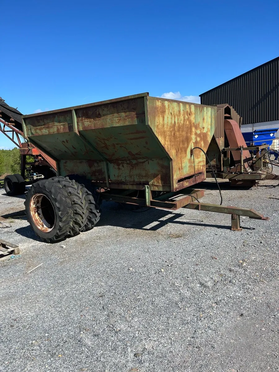 Large tipping bog turf trailer - Image 2