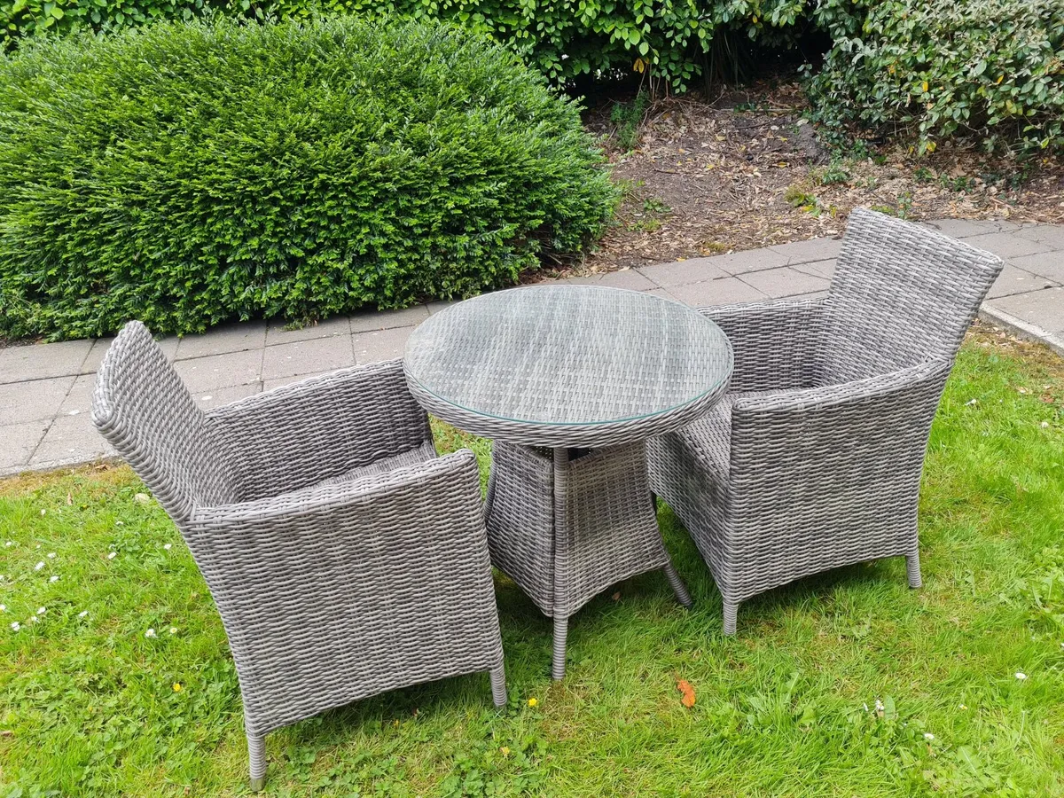 Garden Table and chairs - Image 2