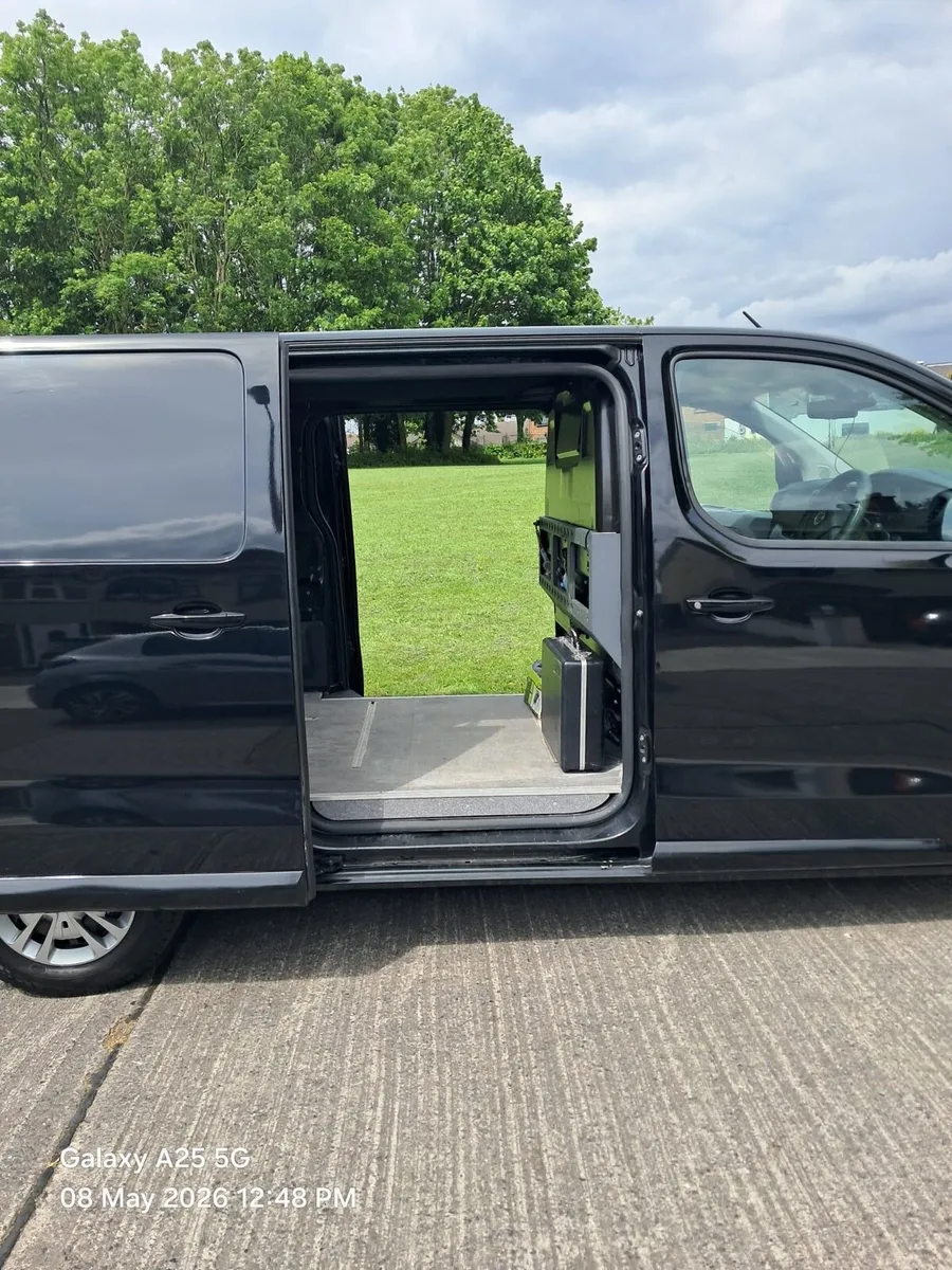 OPEL VIVARO DOE 5/26 TAX 5/26 MINT CONDITION - Image 3